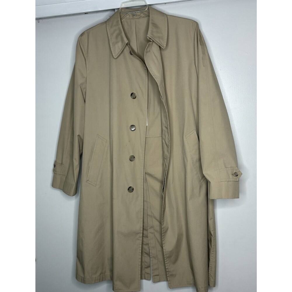 Men’s Vintage London Fog Trenchcoat. Size 42 Long. Professional Outerwear